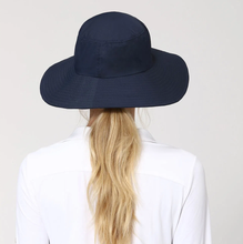 Carica l'immagine nel visualizzatore di Gallery, Model Back: Uv Line Cappello Morbido Hat Lyon Nac L Fem Navy Blue Upf50+
