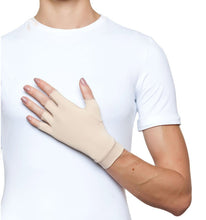 Carica l'immagine nel visualizzatore di Gallery, Model Front: Uv Line Guanti Short Gloves Uni Beige Upf50+
