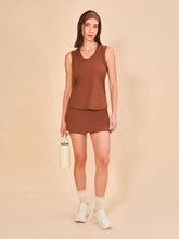 Carica l'immagine nel visualizzatore di Gallery, Model Front: Uv Line Top Da Fitness Regata Sport Color Fem Marrom Upf50+
