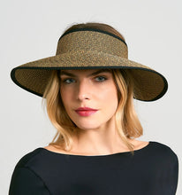 Carica l'immagine nel visualizzatore di Gallery, Model Front: Uv Line Visiera Siena Mescla
