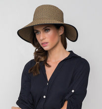 Carica l'immagine nel visualizzatore di Gallery, Model Front: Uv Line Cappello Morbido Hat Santorini Imp Fem Mescla Upf50+

