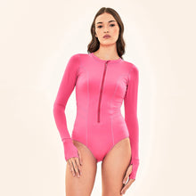 Carica l'immagine nel visualizzatore di Gallery, Model Front: Uv Line Intero Swimsuit Macae Bubble Gum Upf50+
