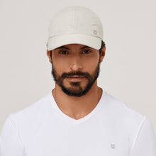 Carica l'immagine nel visualizzatore di Gallery, Model Front: Uv Line Berretto Cap Uv Pro Masc Sand Upf50+
