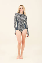 Carica l'immagine nel visualizzatore di Gallery, Model Front: Uv Line Intero Swimsuit Macae Dahlia Navy Blue Upf50+
