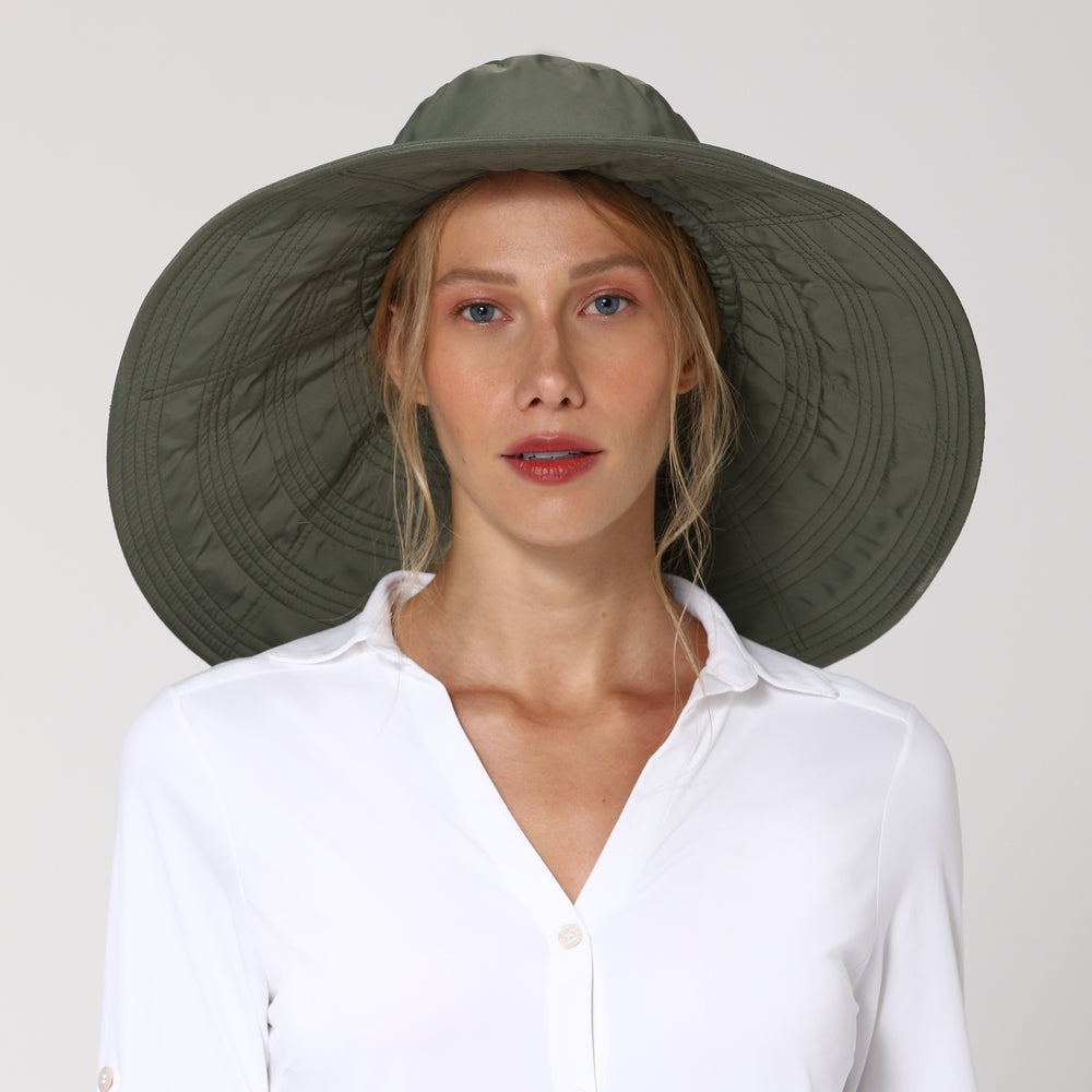 Model Front: Uv Line Cappello Morbido Beverly Hills Verde Militar Upf50+