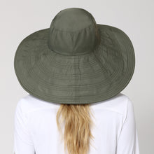 Carica l&#39;immagine nel visualizzatore di Gallery, Model Back: Uv Line Cappello Morbido Beverly Hills Verde Militar Upf50+
