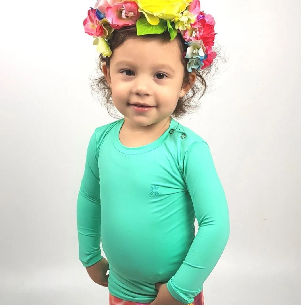Model Front: Uv Line Protezioni Da Eruzioni Camiseta Baby Nina Verde Claro Upf50+