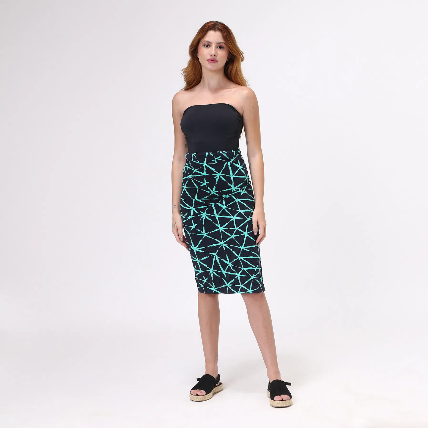 Model Front: Uv Line Pareo Canga Estrela Upf50+