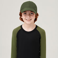 Carica l&#39;immagine nel visualizzatore di Gallery, Model Front: Uv Line Berretto Cap Teen Colors Verde Militar Upf50+
