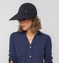 Carica l&#39;immagine nel visualizzatore di Gallery, Model Front: Uv Line Berretto Capri Colors Preto
