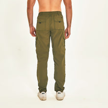 Carica l&#39;immagine nel visualizzatore di Gallery, Model Back: Uv Line Pantaloncino Da Da Fitness Chelsea Verde Militar Upf50+
