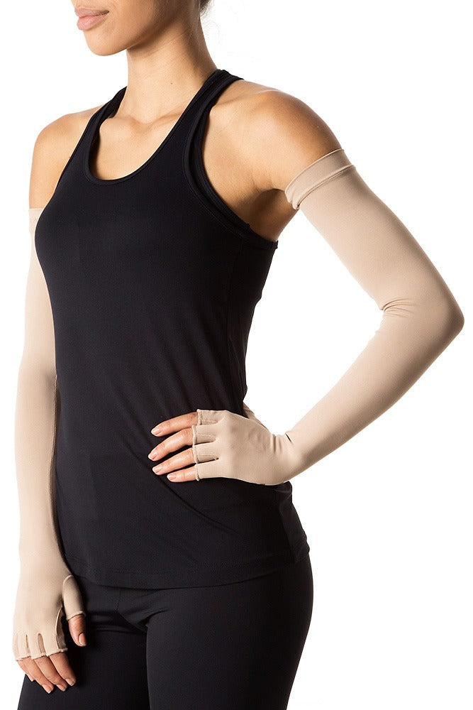 Model Front: Uv Line Guanti Extra Long Glove Chocolate Upf50+