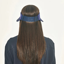 Carica l&#39;immagine nel visualizzatore di Gallery, Model Back: Uv Line Visiera Grecia Navy Fit Upf50+
