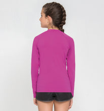 Carica l&#39;immagine nel visualizzatore di Gallery, Model Back: Uv Line Protezioni Da Eruzioni Kids Fpu50+ Uvpro Long Sleeve T-Shirt Pink Uv
