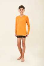 Carica l&#39;immagine nel visualizzatore di Gallery, Model Front: Uv Line Protezioni Da Eruzioni Kids Longsleeve Uvpro Laranja
