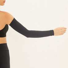Carica l&#39;immagine nel visualizzatore di Gallery, Model Back: Uv Line Guanti Long Sleeve Black Upf50+

