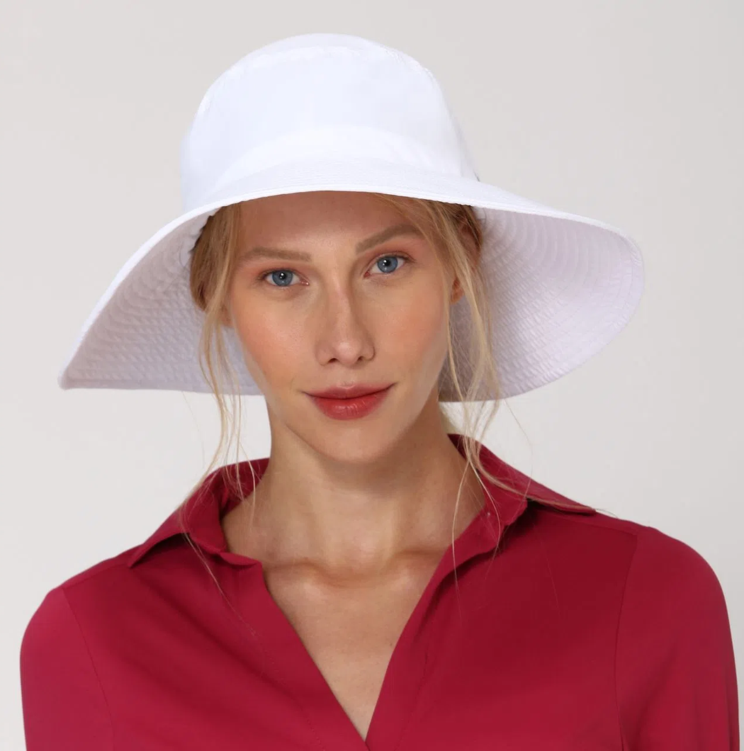 Model Front: Uv Line Cappello Morbido Lyon Branco