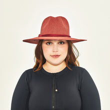 Carica l&#39;immagine nel visualizzatore di Gallery, Model Front: Uv Line Cappello Morbido Saint Germain Ferrugem Upf50+
