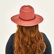 Carica l&#39;immagine nel visualizzatore di Gallery, Model Back: Uv Line Cappello Morbido Saint Germain Ferrugem Upf50+
