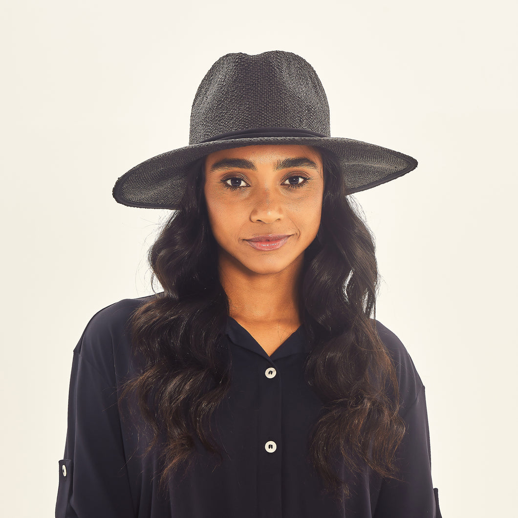 Model Front: Uv Line Cappello Morbido Saint Germain Preto Upf50+