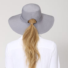 Carica l&#39;immagine nel visualizzatore di Gallery, Model Back: Uv Line Cappello Morbido San Diego Cinza Preto Upf50+
