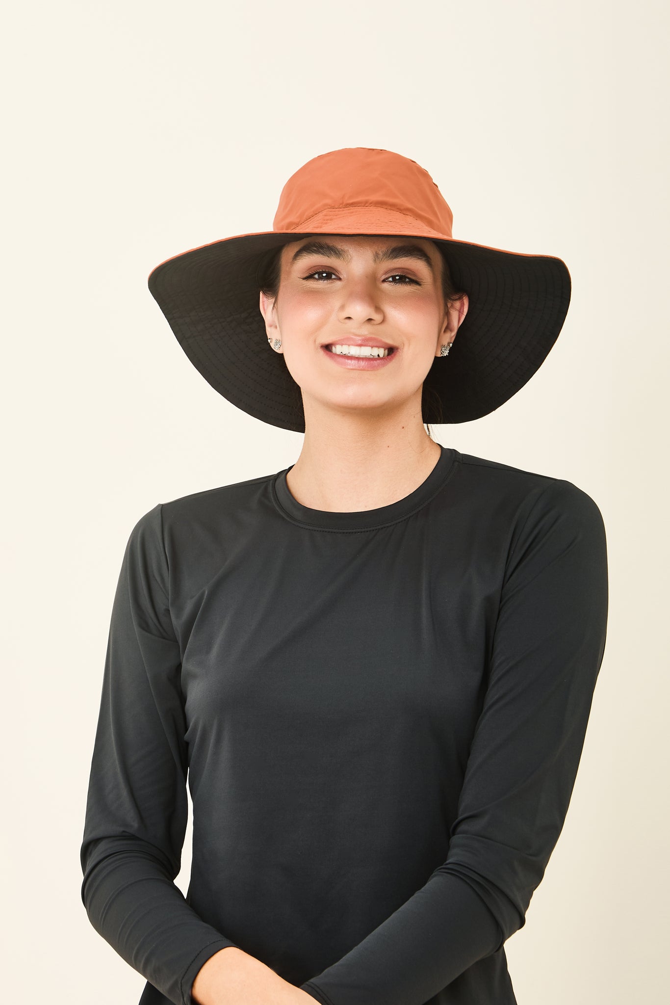 Model Front: Uv Line Cappello Morbido San Diego Preto Caramelo Upf50+