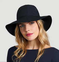 Carica l&#39;immagine nel visualizzatore di Gallery, Model Front: Uv Line Cappello Morbido San Remo Preto
