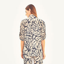 Carica l&#39;immagine nel visualizzatore di Gallery, Model Back: Uv Line Top Da Spiaggia Shirt Copa Costela Off White Upf50+
