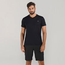 Carica l&#39;immagine nel visualizzatore di Gallery, Model Front: Uv Line Top Da Fitness Sport Fit Mas Preto Upf50+
