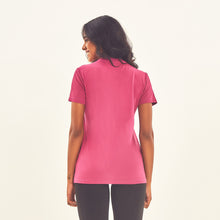 Carica l&#39;immagine nel visualizzatore di Gallery, Model Back: Uv Line Top Da Fitness T-Shirt Sport Fit Fuchsia Upf50+
